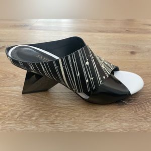 Jady Rose Women Black and White Cross Strap Leather heels